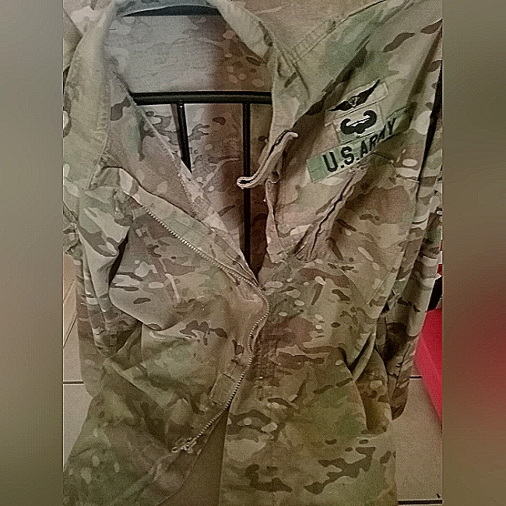 Coat army combat uniform flame resistant Size: Medium-Long